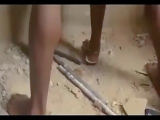 Africain nigerian ghetto youths gangbang une vierge / partie moi