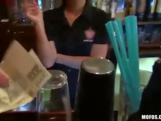 Stupéfiant bartender rihanna samuel baisée