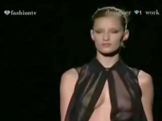 Oops - lingerie runway film - voir par et nu - sur la télé - compilation