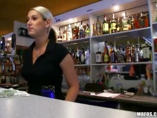 Аматьори bartender курабийка прецака и jizzed